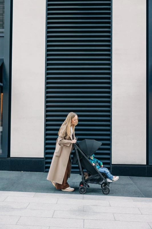 UPPAbaby G-Luxe G-Series - Jake (Black/Carbon Frame) - Image 3