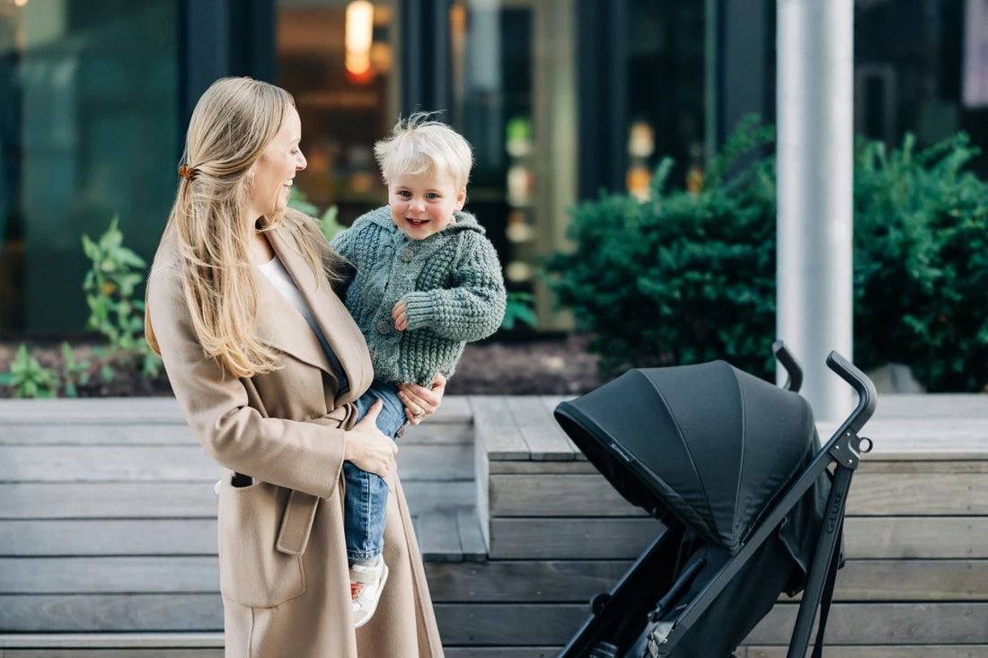 UPPAbaby G-Luxe G-Series - Jake (Black/Carbon Frame) - Image 2