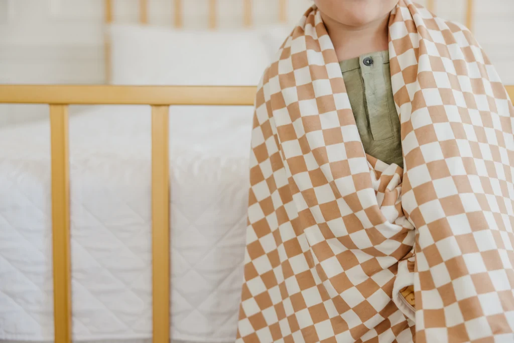 Vance 3-Layer Stretchy Quilt - Image 3