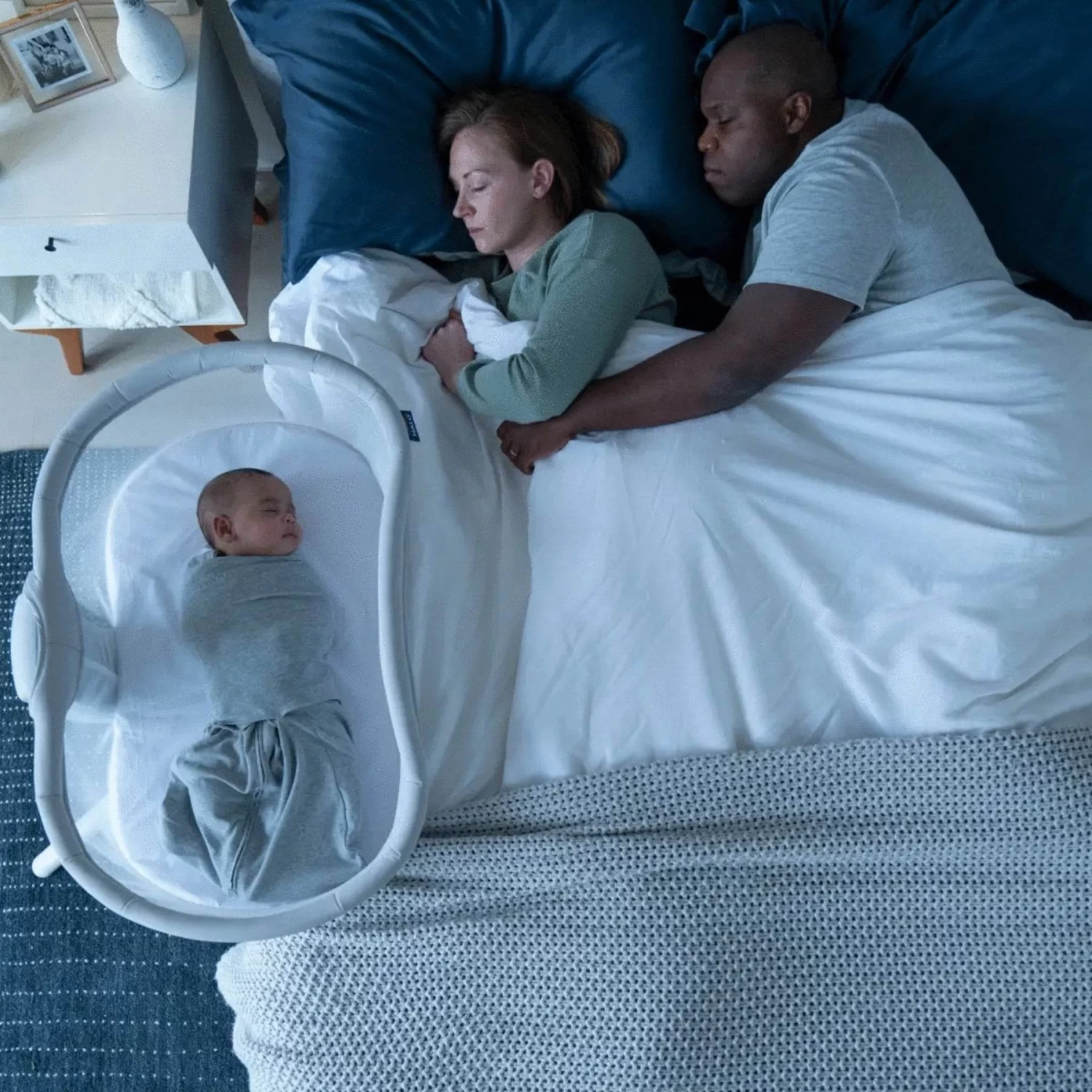 Halo Bassinest Swivel Sleeper 3.0 - Solid Grey - Image 2