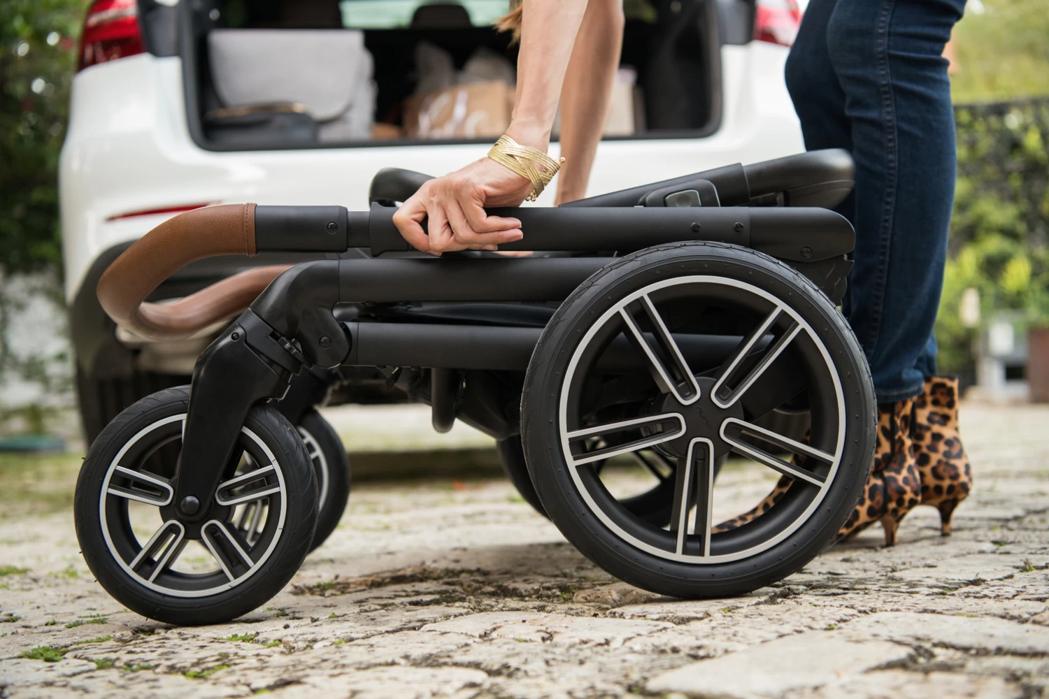 Nuna Mixx Next + Pipa Urbn Travel System - Caviar - Image 10