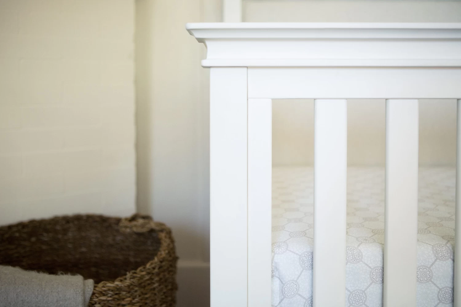 MDB Darlington 4-in-1 Crib - Warm White - Image 6